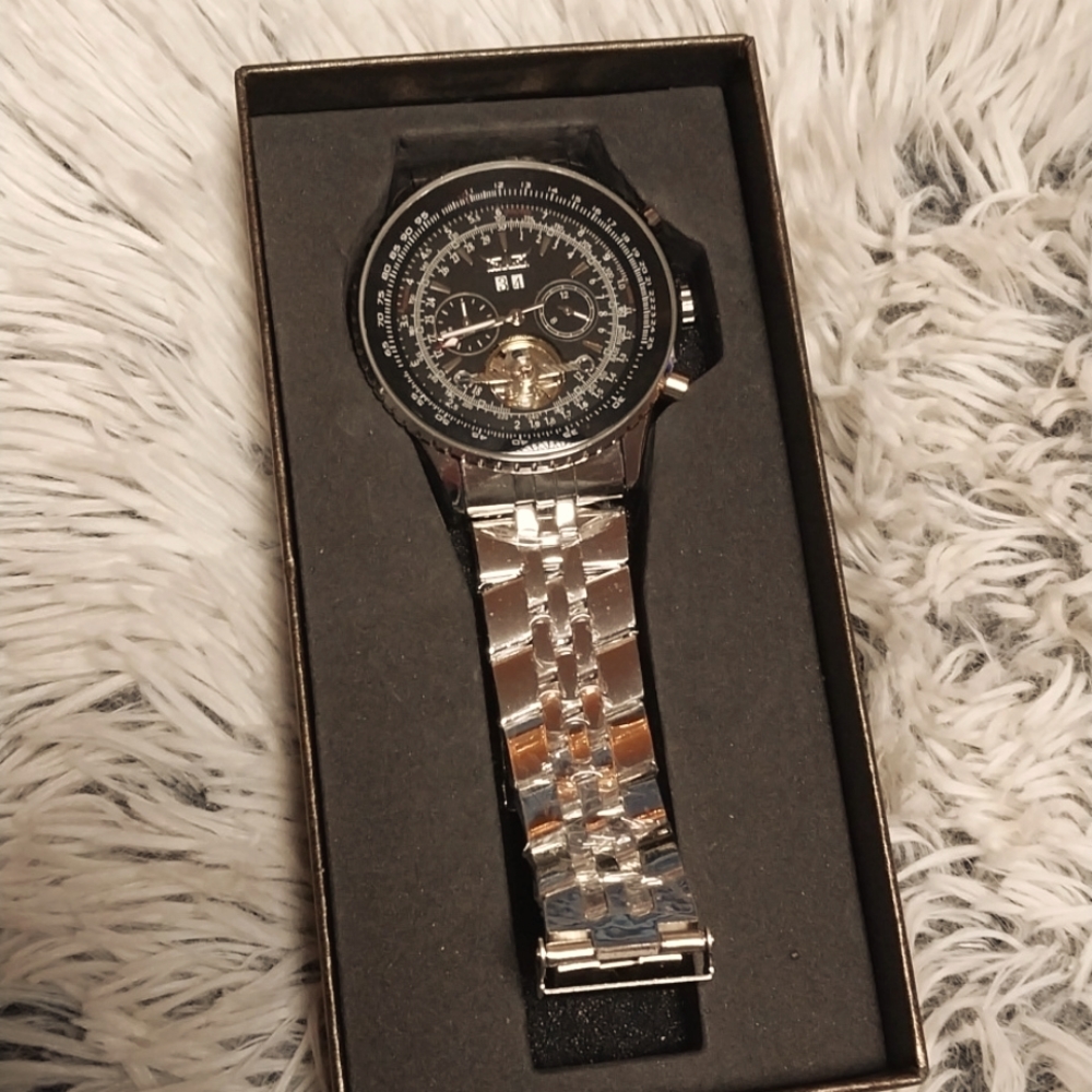 JARAGAR Stainless motion activated Watch